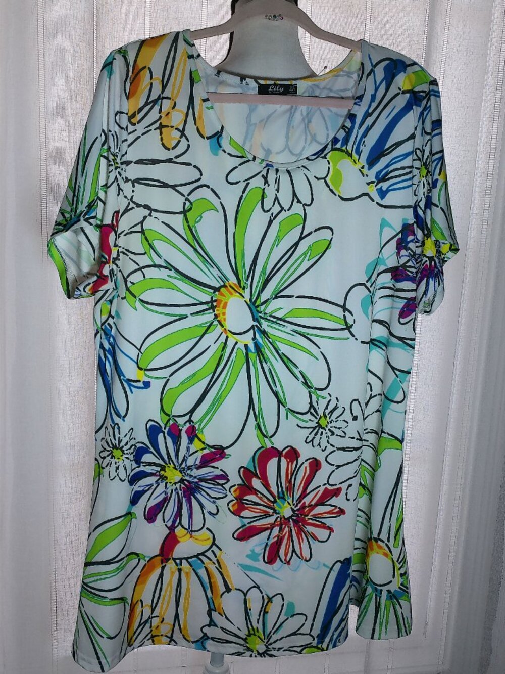 LILLY By Firmiana NWOT Short Sleeve Scoop Neck White w/Floral Print Tunic 1X